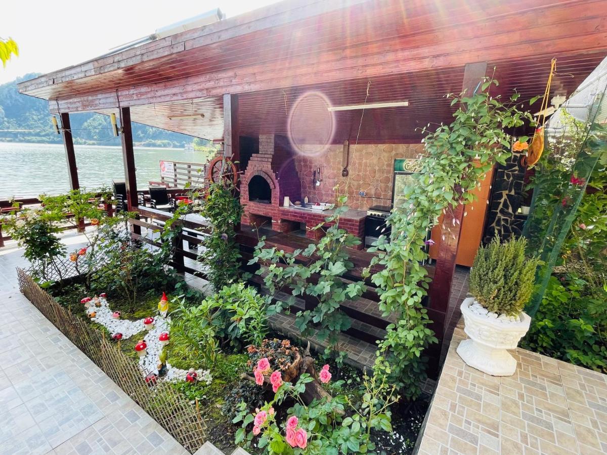 ホテル Casa Camelia ドゥボバ エクステリア 写真