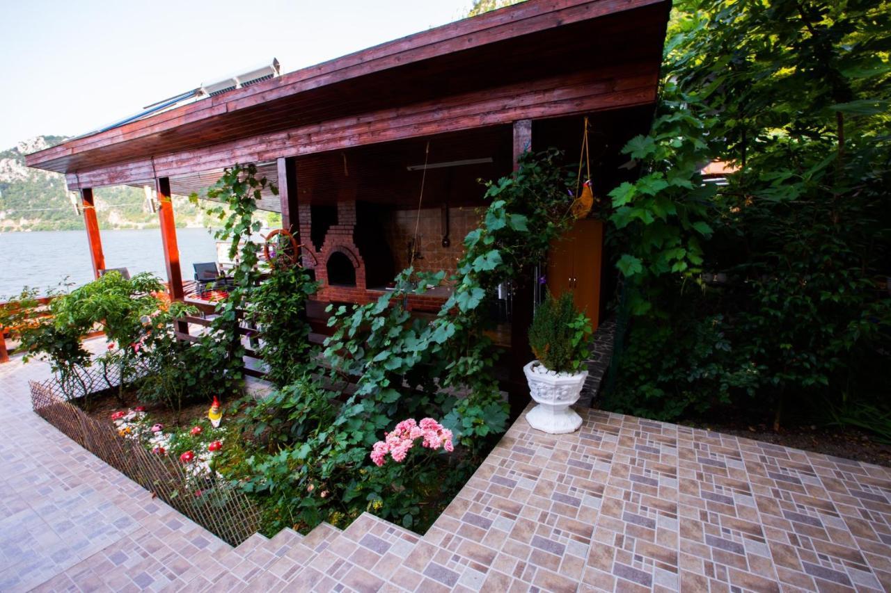 ホテル Casa Camelia ドゥボバ エクステリア 写真